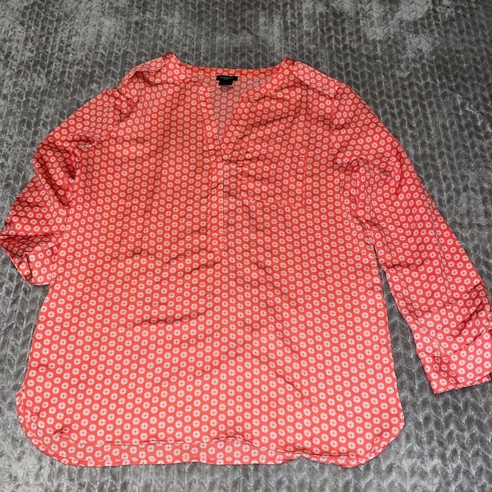 Ann Taylor Shirt. Size Small.